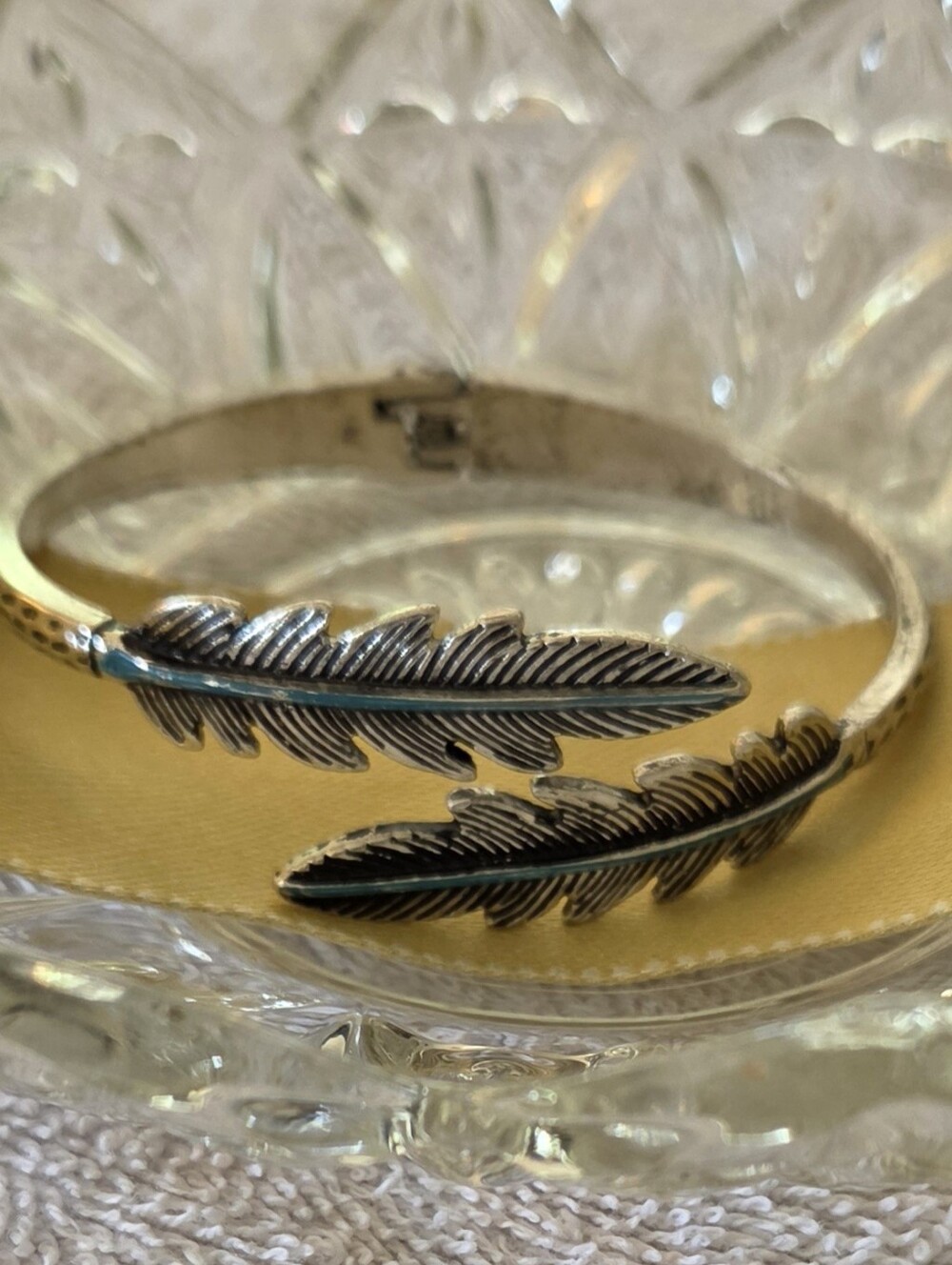 Vintage Southwestern Silvertone Feather Necklace & Matching Cuff Bracelet Set - Picture 5 of 5